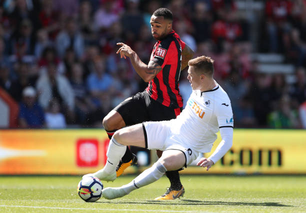 国王杯主场对阵皇马前，皇家社会号召球迷迎接球队大巴.