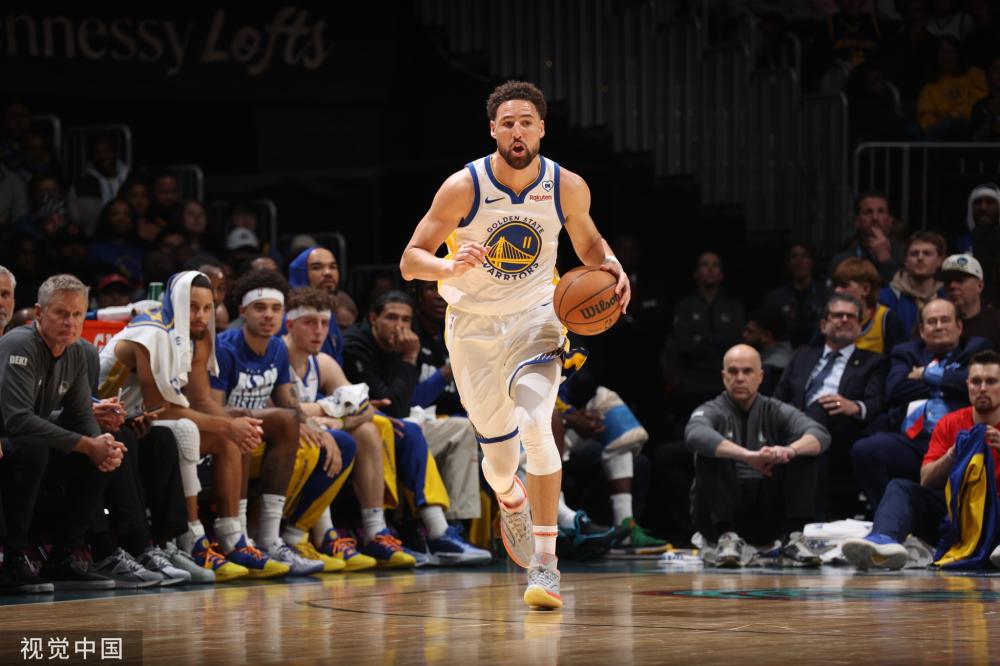 国王杯主场对阵皇马前，皇家社会号召球迷迎接球队大巴.