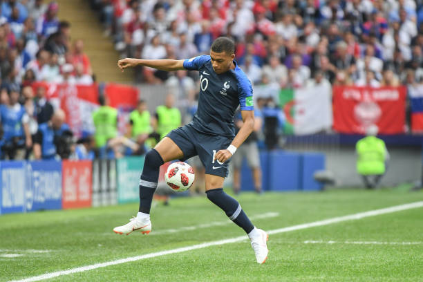 图片报：凯恩今日参加合练，但能否出战法兰克福要在赛前不久决定.