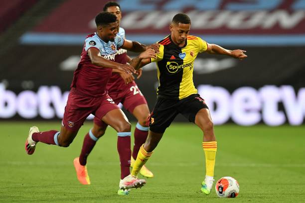 英超裁判報告： 球員質疑判罰被警告飆升233.3% 群體對抗徹底銷聲匿跡.