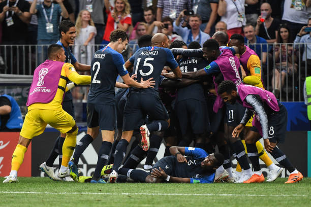 成都世乒赛团体赛志愿者手绘T恤为赛事加油.